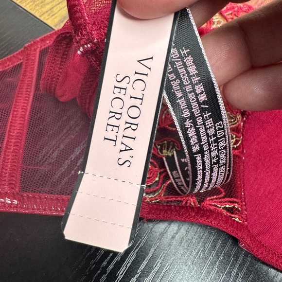 Victoria's Secret Lace Thong  Red - Picture 5 of 8